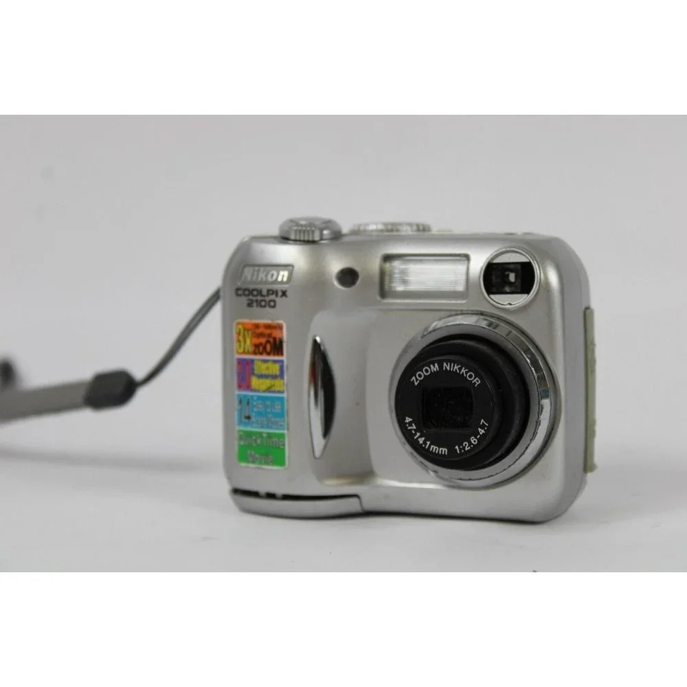 Nikon COOLPIX 2100 2.0MP Digital Camera Silver Retro Vintage Tested & Working